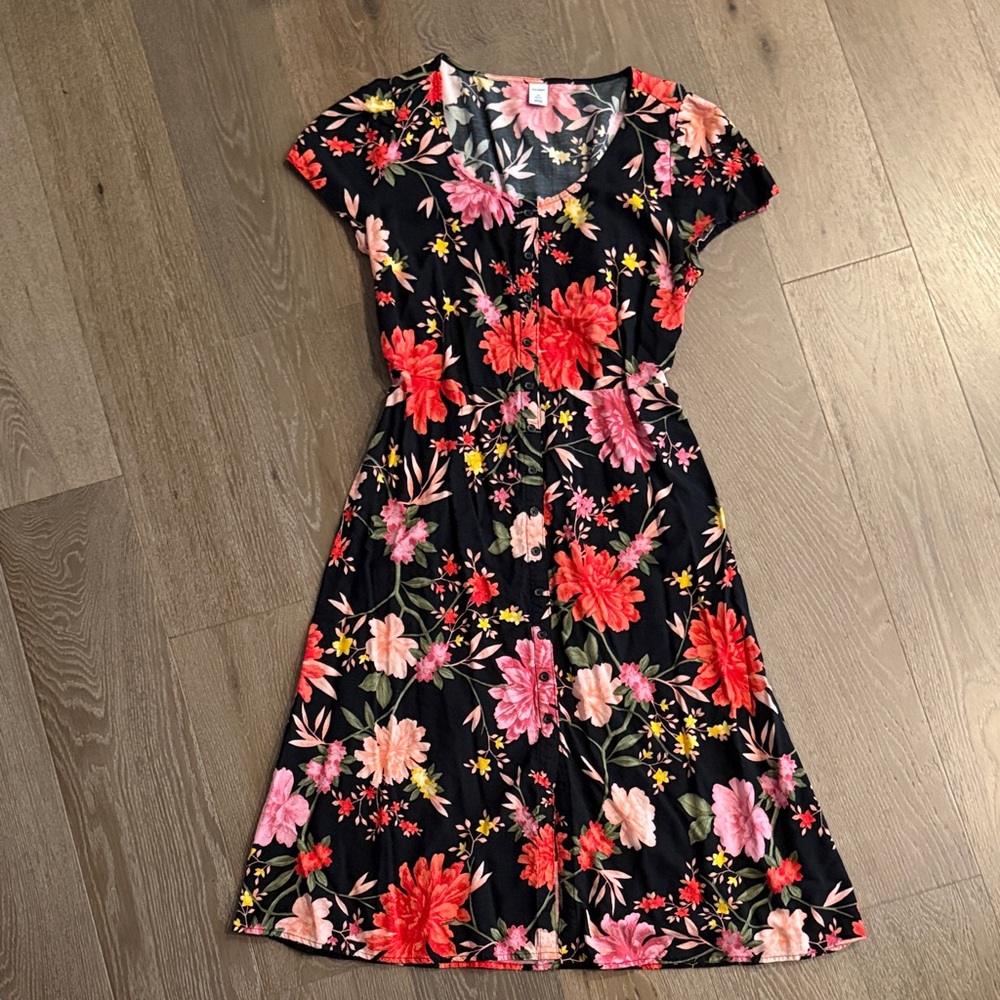 Women’s Old Navy floral button up dress. Size: MP. Gently Used.